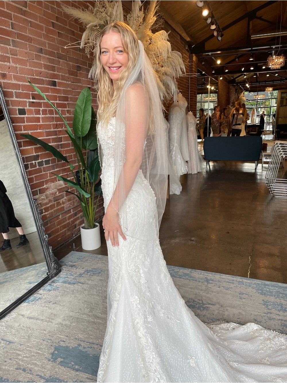Pronovias Ivory Lace Mermaid Wedding Dress with Veil